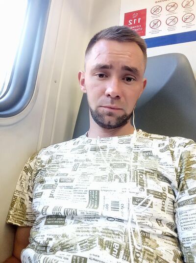  ,   Dmitrii, 32 ,   c 