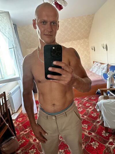  ,   Alex, 37 ,   ,   