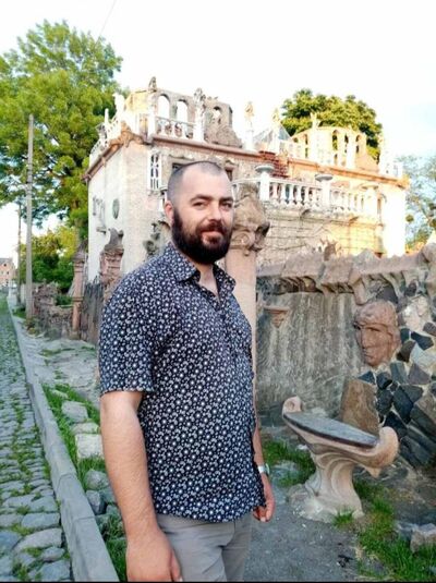  ,   Nik, 40 ,   