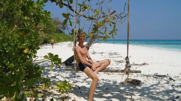  ,   Maxim, 34 ,   ,   , c 