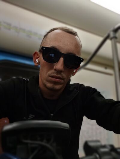  ,   Denis, 25 ,   ,   