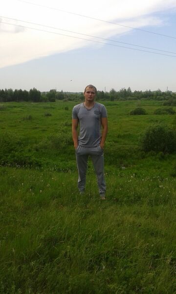  ,   Viktor, 32 ,   