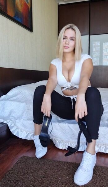  ,   Renata, 28 ,   ,   , c , 