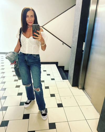  ,   Lesia, 39 ,   ,   