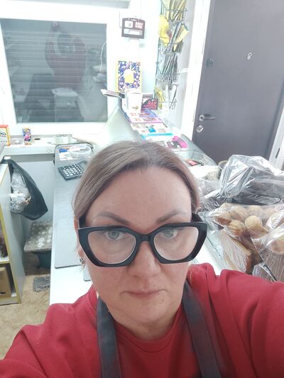  ,   Marina, 44 ,   c 