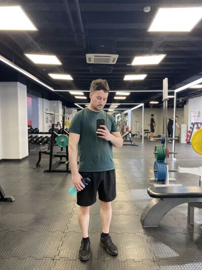  ,   Hot man, 33 ,   c 