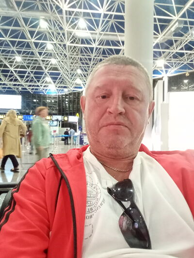  ,   Eduard, 49 ,     