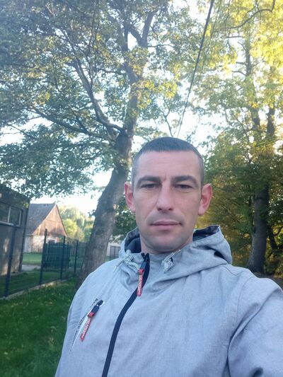  ,   Viktor, 39 ,   ,   