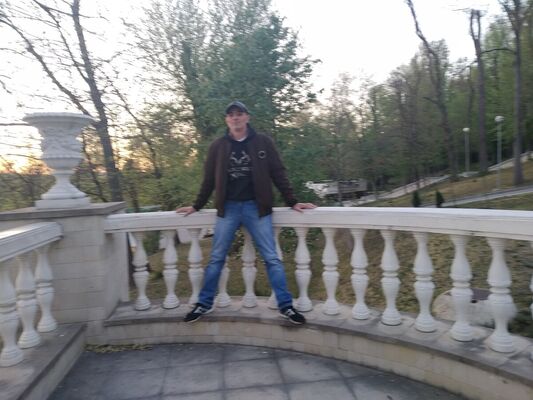  ,   Viktor, 52 ,   ,   , c , 