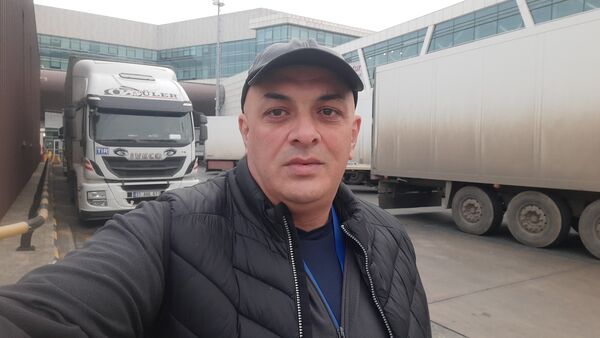  ,   Hakan, 48 ,   ,   
