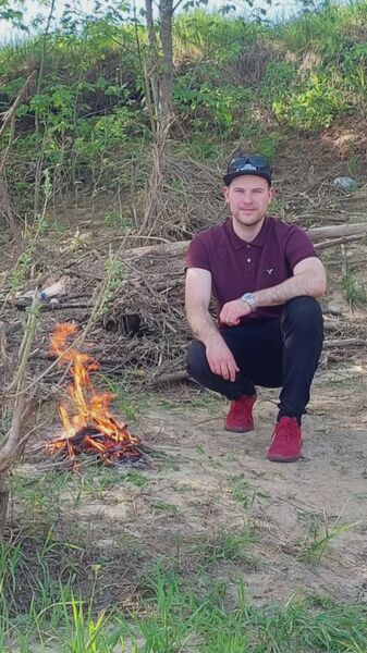  ,   Antony, 28 ,   ,   