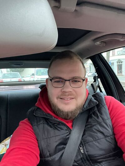  ,   Viktor, 31 ,   ,   