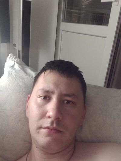 ,   Artyom, 32 ,   ,   