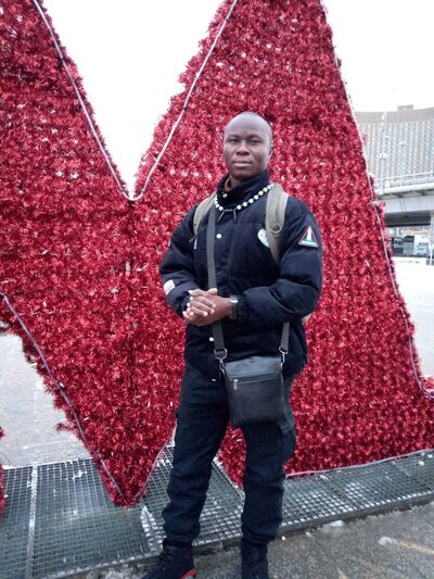  ,   Gandi Roger, 44 ,     , c 