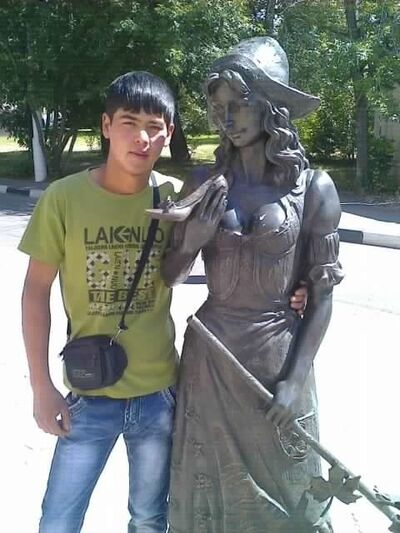  ,   Mustafo, 31 ,   