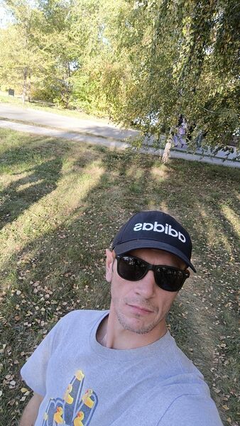  ,   Anton, 40 ,     , c 