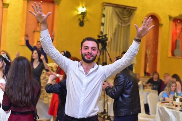  ,   Alik, 27 ,     