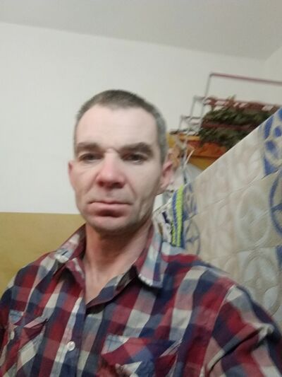  ,   Robert, 48 ,   
