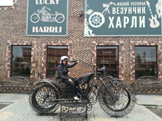  ,   Viktor, 37 ,  