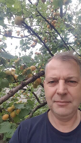  ,   Viktor, 58 ,   c 