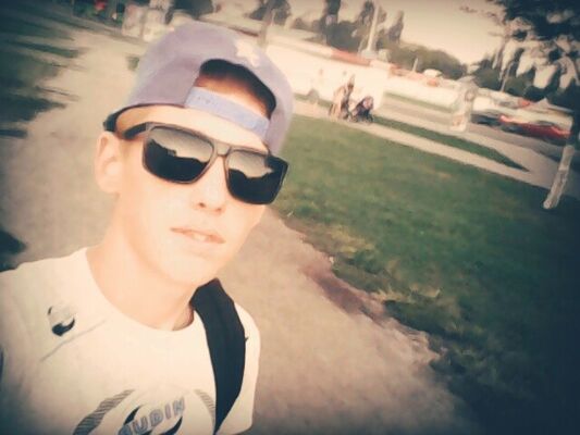  ,   Anton, 26 ,   