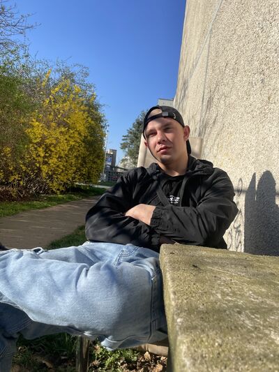  Praha,   Andrij, 25 ,   ,   