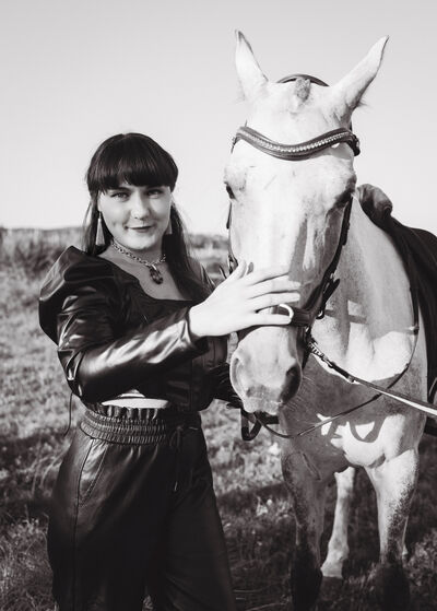  --,   Anna, 33 ,   ,   , c , 