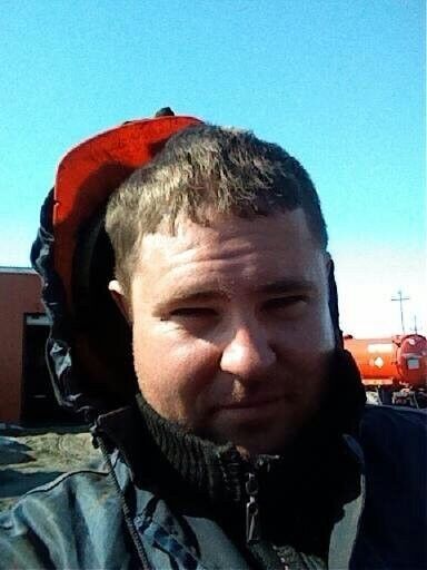  8972808  Ruslan, 39 ,    