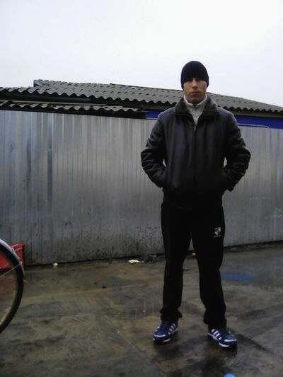  ,   Viktor, 35 ,   