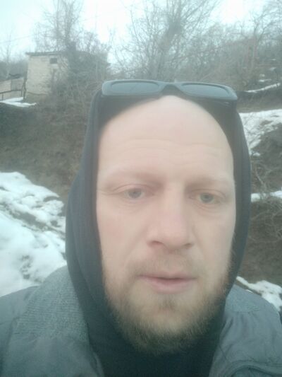  ,   Goga, 37 ,   ,   