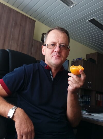  ,   Genri, 44 ,   