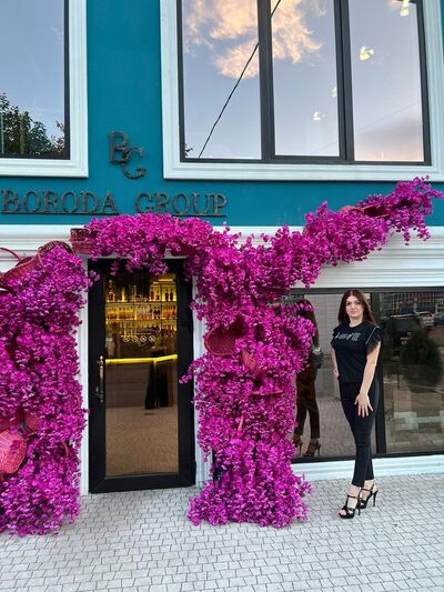  ,   Anna, 44 ,  
