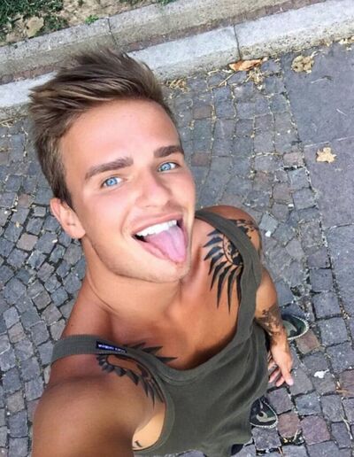  ,   Alex, 32 ,   ,   