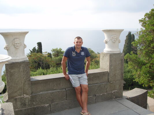  ,   Viktor, 41 ,   