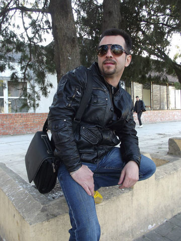  ,   Viktor, 49 ,   ,   , c 