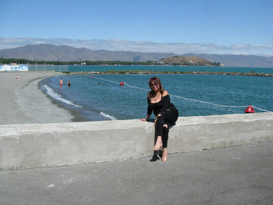  ,   Karolina, 51 ,   ,   , c 
