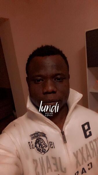  Soho,   Issa, 26 ,   ,   