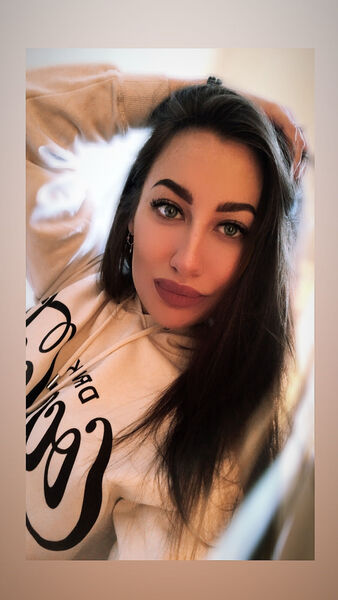  ,   Anna, 28 ,   