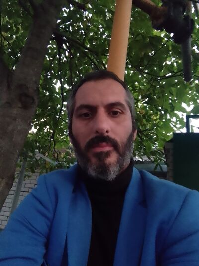  ,   AliSamir, 42 ,   c 