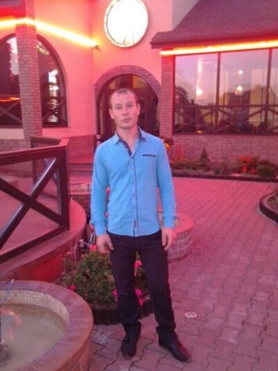  ,   Valentin, 33 ,  
