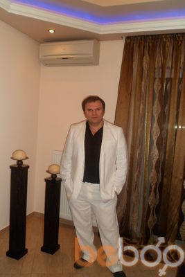  ,   Viktor, 45 ,   
