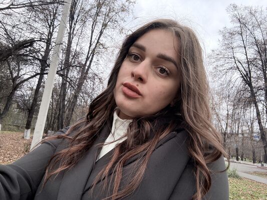  ,   Julia, 23 ,   c 