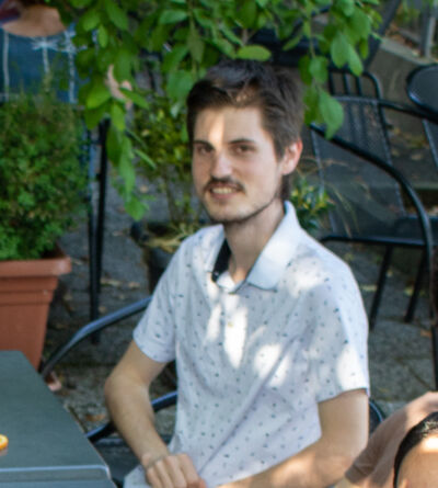  Praha,   Larry, 30 ,   ,   , c 