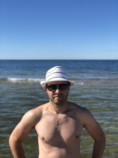  ,   Denis, 36 ,     , c 