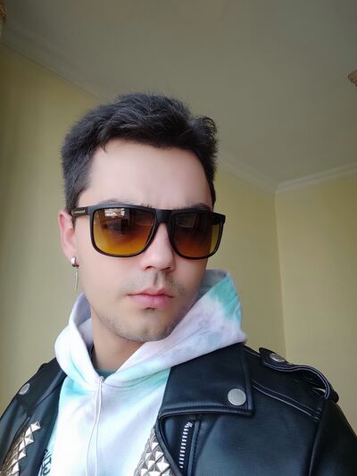  ,   Lion, 28 ,  