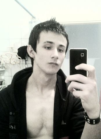  ,   Eddi, 32 ,   