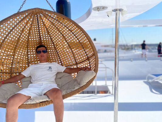  ,   Bek, 35 ,   ,   , c , 