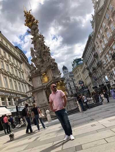  ,   Artur, 42 ,     , c 