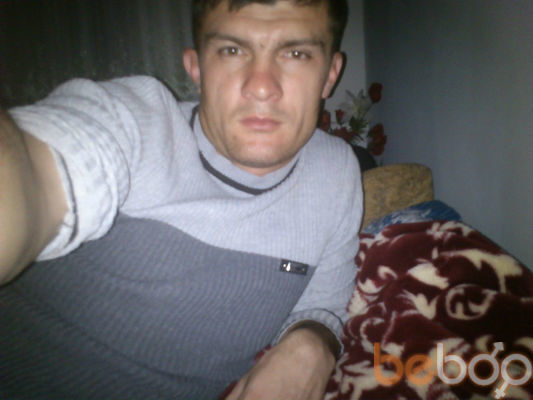  ,   Tom, 42 ,   
