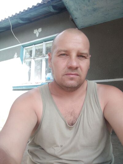  ,   Andrei, 42 ,   c 